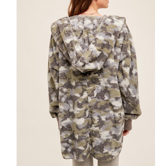 NEW Boutique Hooded Camo Teddy Jacket Cozy Sherpa Fleece Weekend Furry Soft Warm - Picture 3 of 6